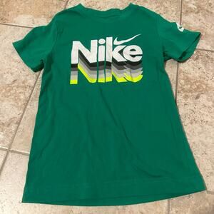 Nike Boys Short Sleeve Slim Fit Top – Green – Size 6 – EUC
